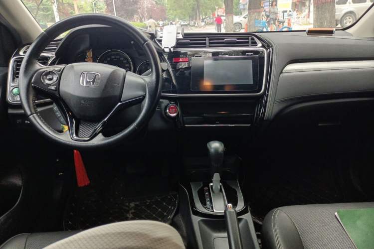 Used Honda Greiz 2016 1.5L CVT Luxury Edition Center Console
