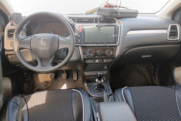 Used Honda Greiz 2016 1.5L Manual Classic Edition Center Console