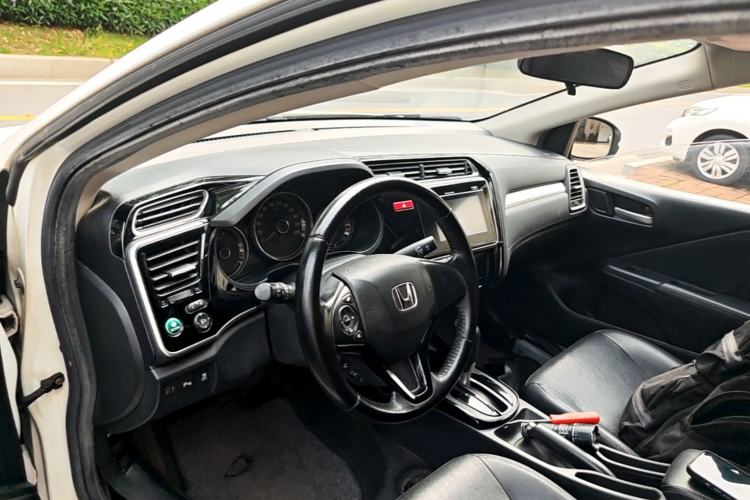 Used Honda Greiz 2016 1.5L CVT Luxury Edition Center Console
