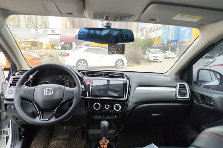 Used Honda Greiz 2016 1.5L CVT Fashion Edition Center Console