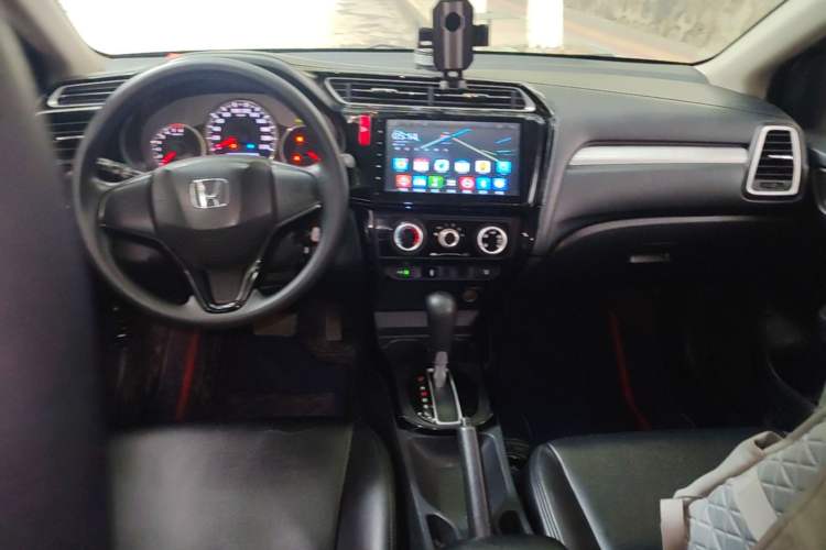 Used Honda Greiz 2016 1.5L CVT Fashion Edition Center Console