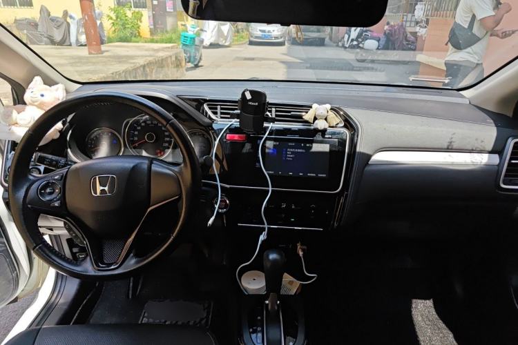 Used Honda Greiz 2016 1.5L CVT Luxury Edition Center Console