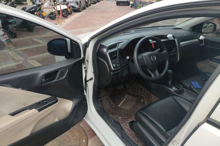 Used Honda Greiz 2016 1.5L CVT Comfort Version Driver Seat