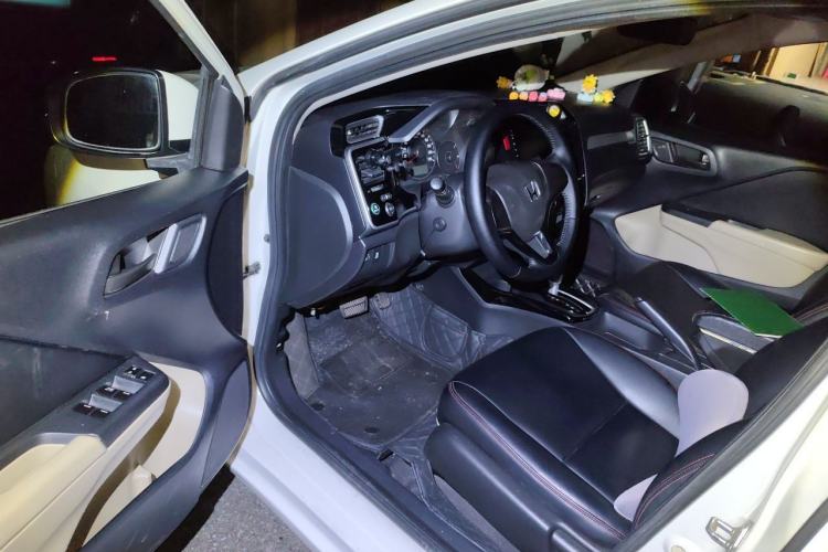 Used Honda Greiz 2016 1.5L CVT Comfort Version Driver Seat