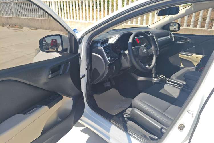Used Honda Greiz 2016 1.5L CVT Classic Edition Driver Seat