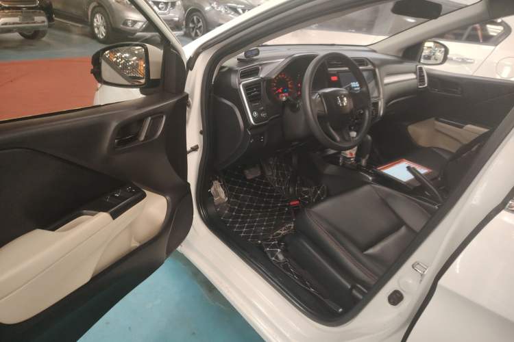 Used Honda Greiz 2016 1.5L CVT Classic Edition Driver Seat