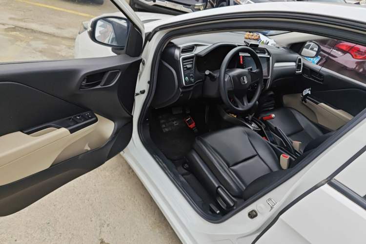 Used Honda Greiz 2016 1.5L CVT Classic Edition Driver Seat