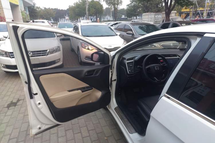 Used Honda Greiz 2016 1.5L CVT Classic Edition Driver Seat