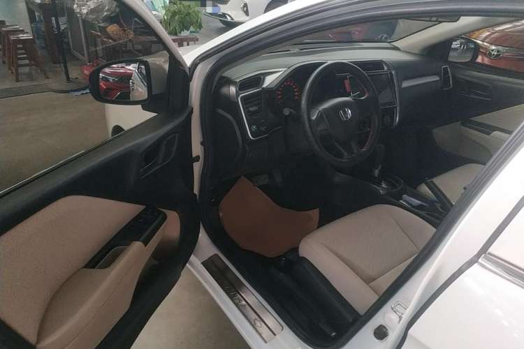 Used Honda Greiz 2016 1.5L CVT Classic Edition Driver Seat