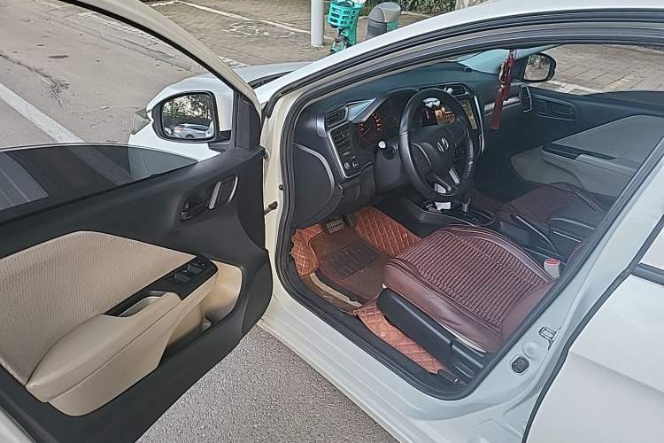 Used Honda Greiz 2016 1.5L CVT Classic Edition Driver Seat