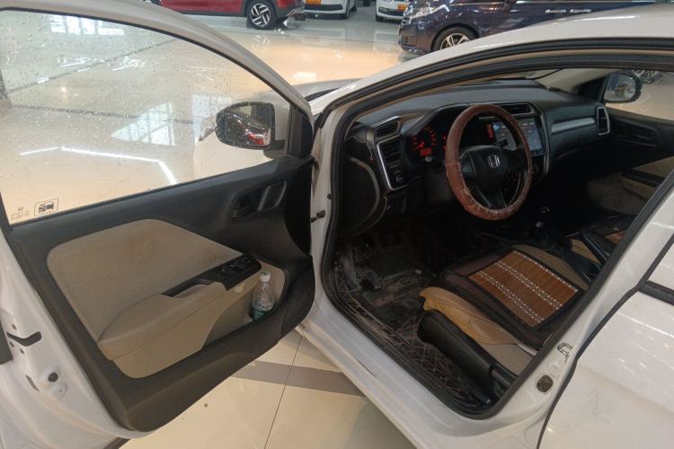 Used Honda Greiz 2016 1.5L Manual Classic Edition Driver Seat