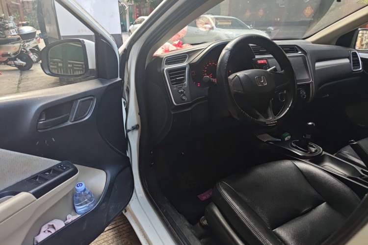 Used Honda Greiz 2016 1.5L Manual Classic Edition Driver Seat