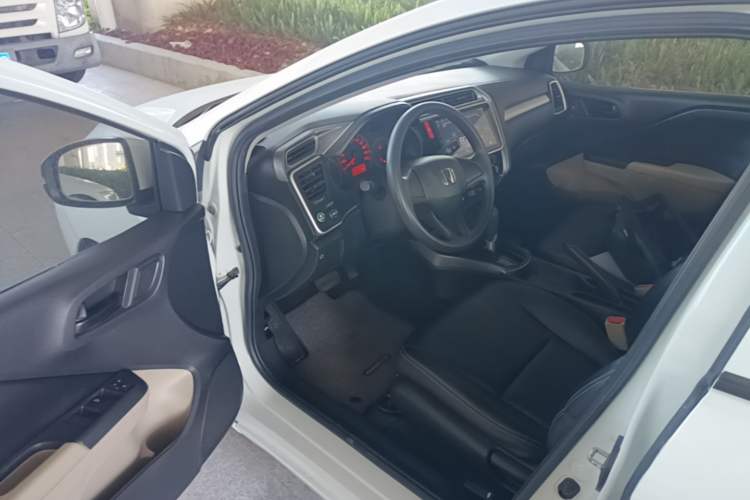 Used Honda Greiz 2016 1.5L CVT Classic Edition Driver Seat
