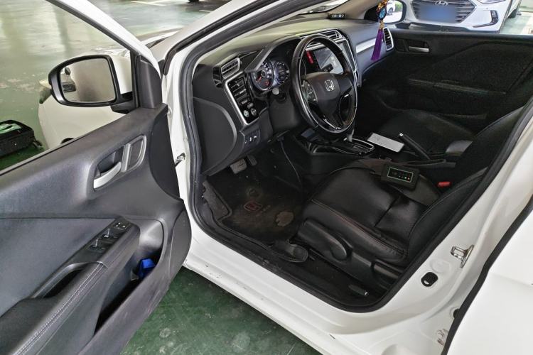 Used Honda Greiz 2016 1.5L CVT Luxury Edition Driver Seat