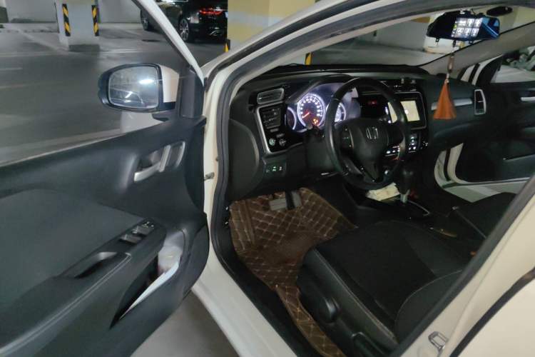 Used Honda Greiz 2016 1.5L CVT Luxury Edition Driver Seat