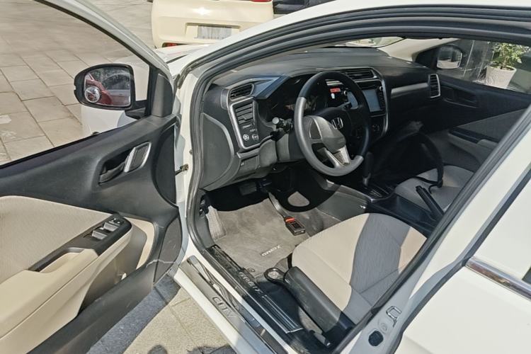 Used Honda Greiz 2016 1.5L CVT Classic Edition Driver Seat