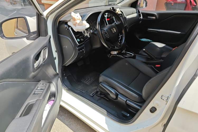 Used Honda Greiz 2016 1.5L CVT Luxury Edition Driver Seat