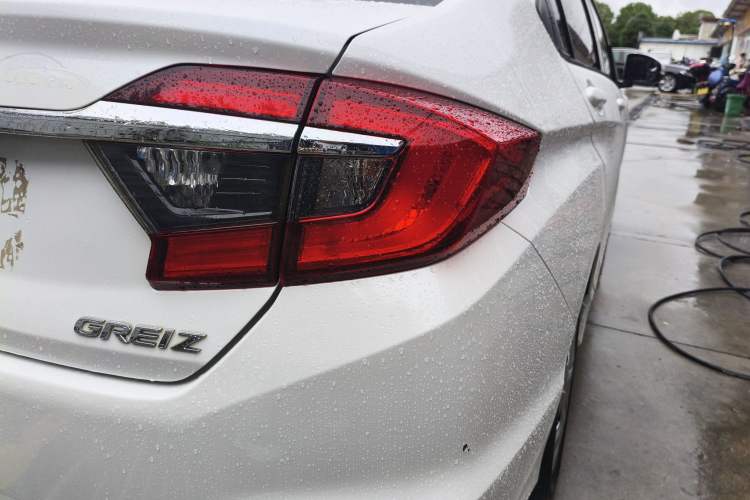 Used Honda Greiz 2016 1.5L Manual Classic Edition Exterior 2