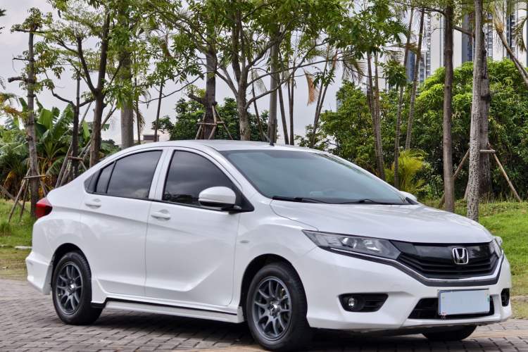 Used Honda Greiz 2016 1.5L CVT Classic Edition Exterior 2