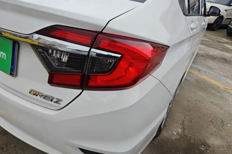Used Honda Greiz 2016 1.5L CVT Classic Edition Exterior 3