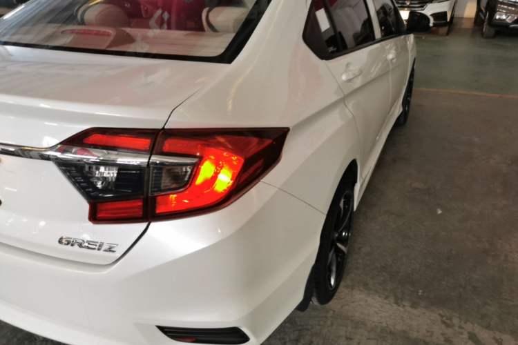 Used Honda Greiz 2016 1.5L CVT Classic Edition Exterior 3