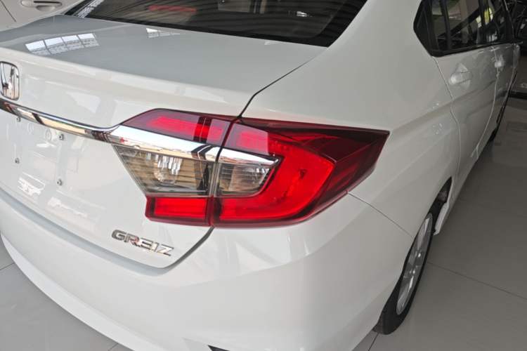 Used Honda Greiz 2016 1.5L CVT Fashion Edition Exterior 3