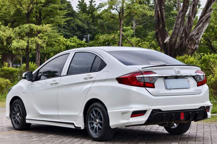 Used Honda Greiz 2016 1.5L CVT Classic Edition Exterior 4
