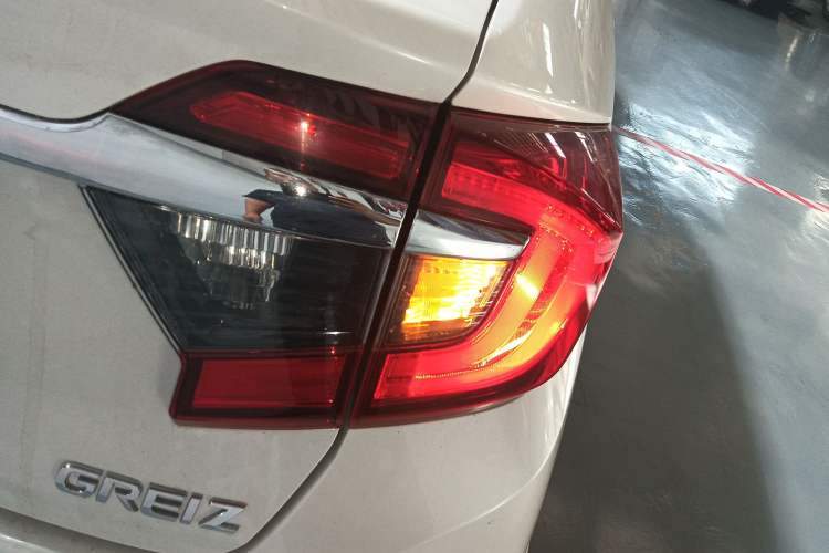 Used Honda Greiz 2016 1.5L CVT Classic Edition Exterior 6
