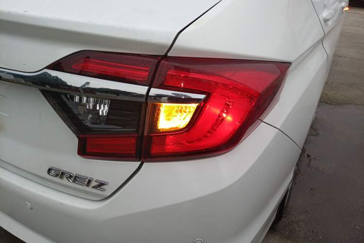 Used Honda Greiz 2016 1.5L CVT Classic Edition Exterior 6