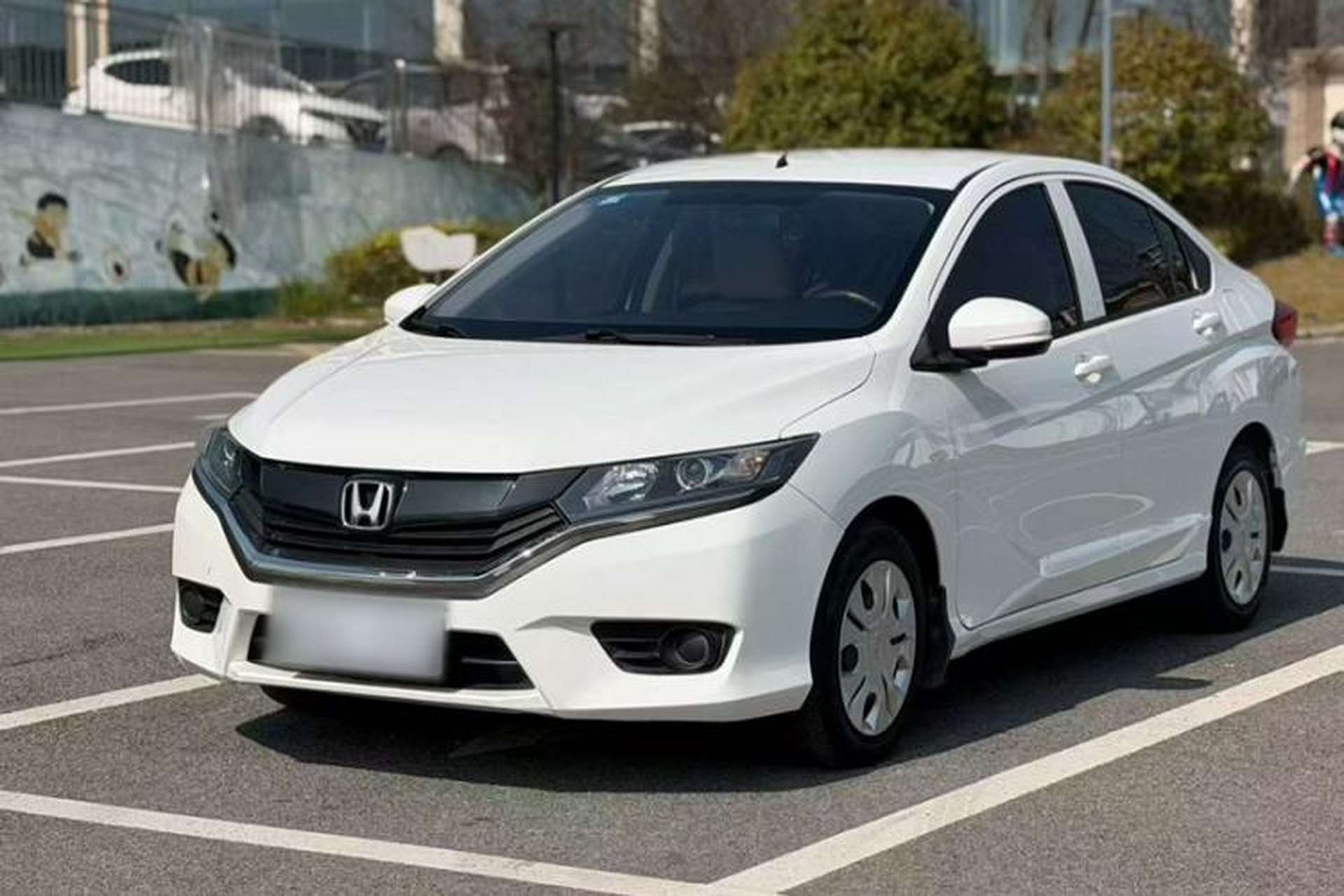 Used Honda Greiz 2016 1.5L CVT Classic Edition Front Left 45 Deg