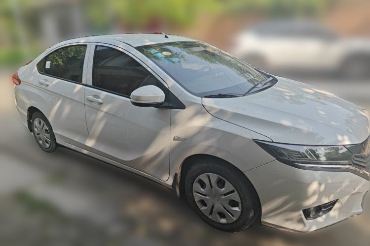 Used Honda Greiz 2016 1.5L CVT Classic Edition Front Right 45 Deg