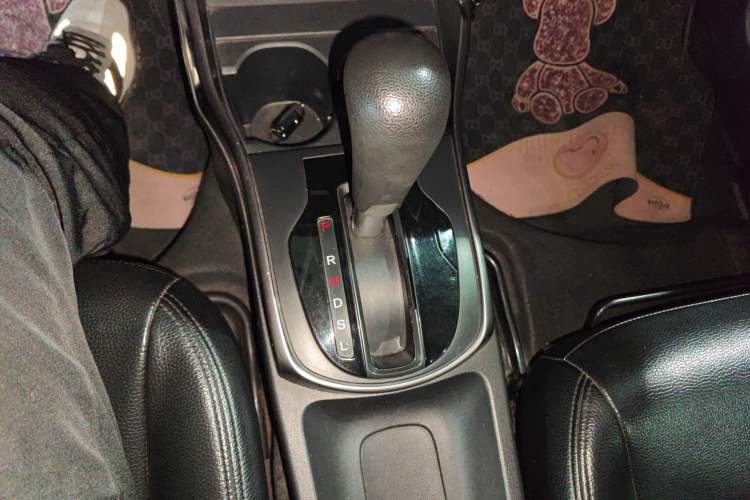 Used Honda Greiz 2016 1.5L CVT Classic Edition Gear Lever