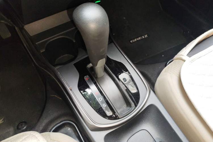 Used Honda Greiz 2016 1.5L CVT Classic Edition Gear Lever