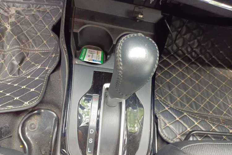 Used Honda Greiz 2016 1.5L CVT Luxury Edition Gear Lever