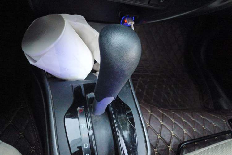 Used Honda Greiz 2016 1.5L CVT Classic Edition Gear Lever