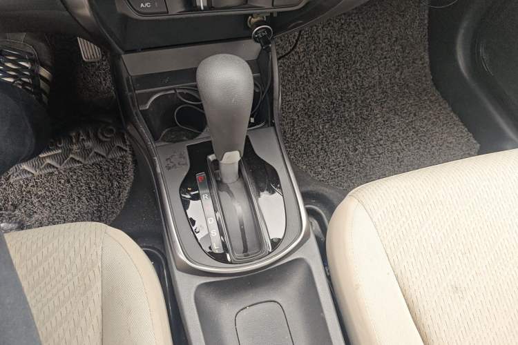 Used Honda Greiz 2016 1.5L CVT Classic Edition Gear Lever