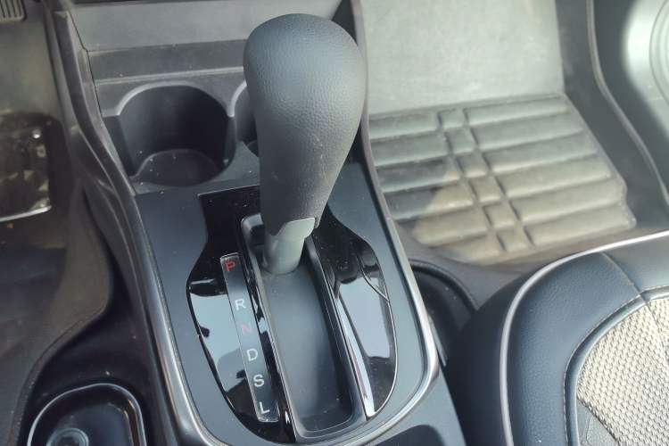 Used Honda Greiz 2016 1.5L CVT Classic Edition Gear Lever