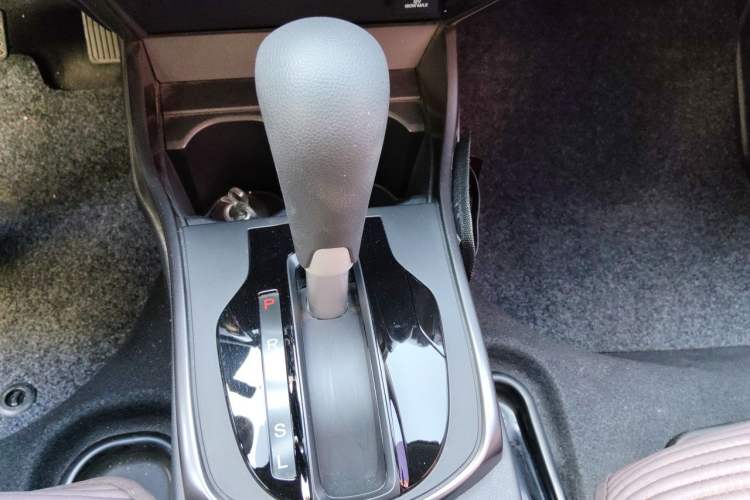 Used Honda Greiz 2016 1.5L CVT Classic Edition Gear Lever