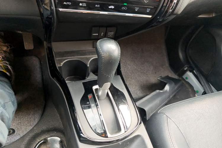 Used Honda Greiz 2016 1.5L CVT Luxury Edition Gear Lever