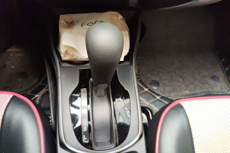 Used Honda Greiz 2016 1.5L CVT Classic Edition Gear Lever