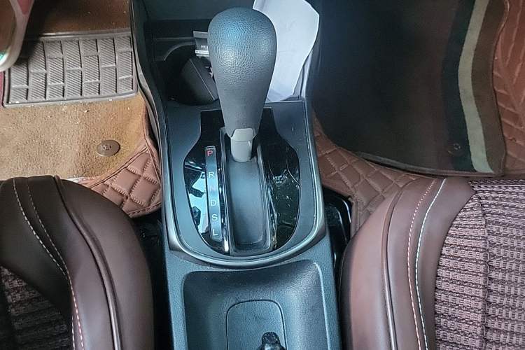 Used Honda Greiz 2016 1.5L CVT Classic Edition Gear Lever