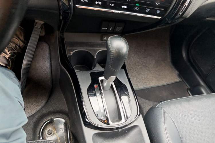 Used Honda Greiz 2016 1.5L CVT Luxury Edition Gear Lever