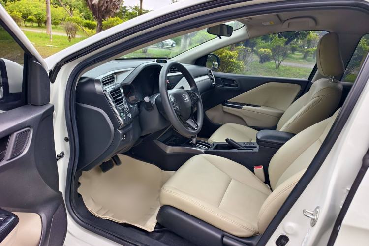 Used Honda Greiz 2016 1.5L CVT Classic Edition Interior 1