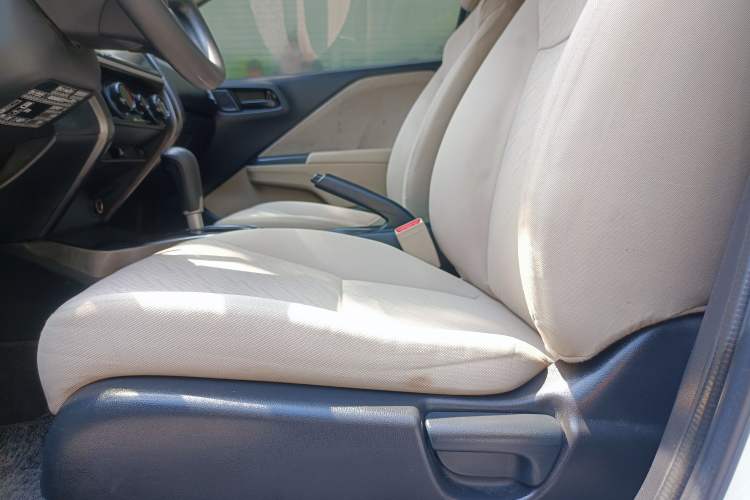 Used Honda Greiz 2016 1.5L CVT Classic Edition Interior 10