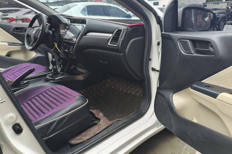 Used Honda Greiz 2016 1.5L Manual Classic Edition Interior 11