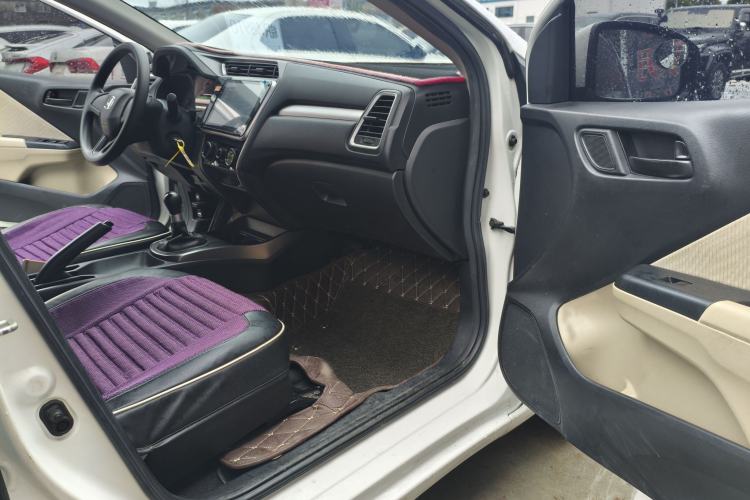 Used Honda Greiz 2016 1.5L Manual Classic Edition Interior 11