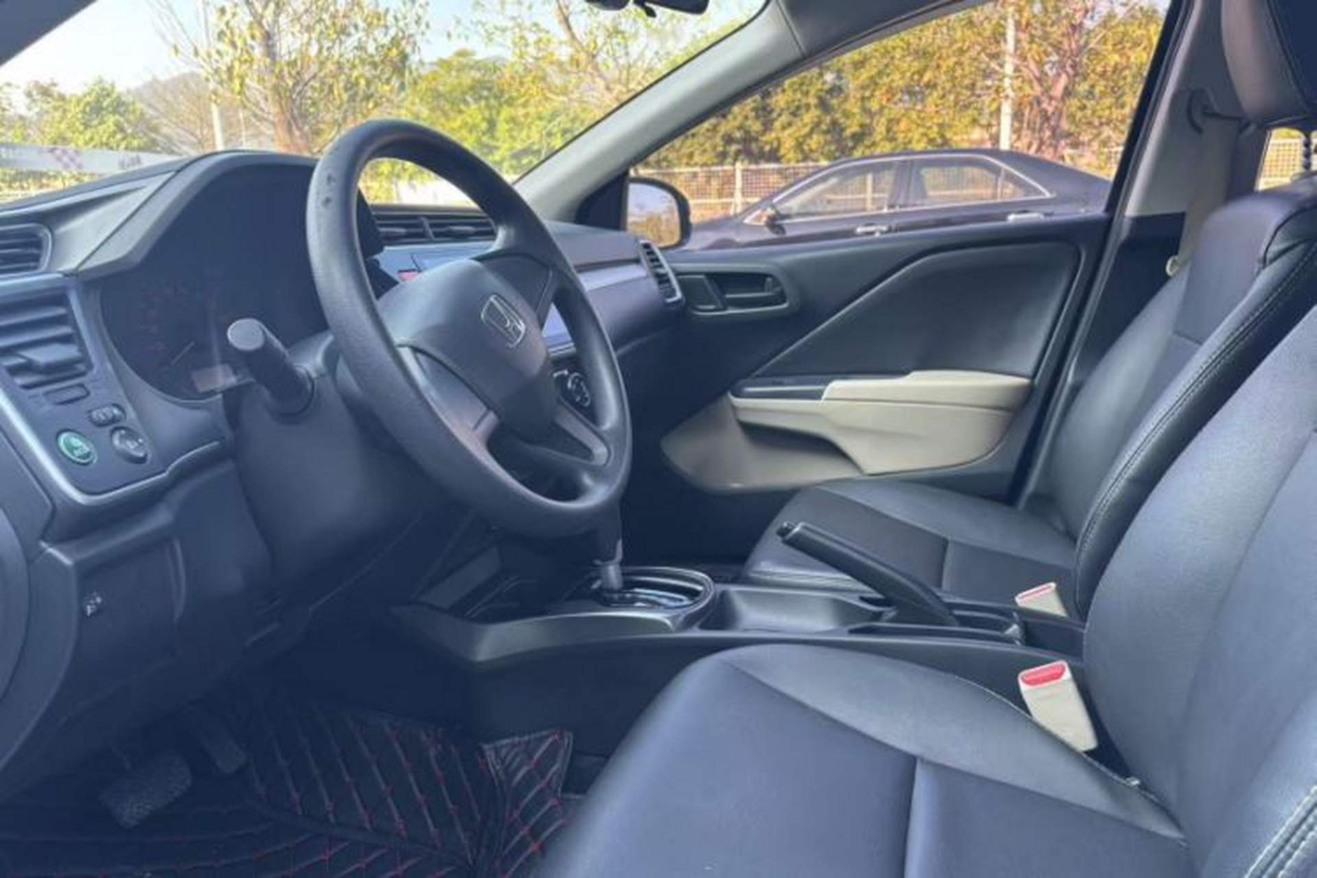 Used Honda Greiz 2016 1.5L CVT Classic Edition Interior 2