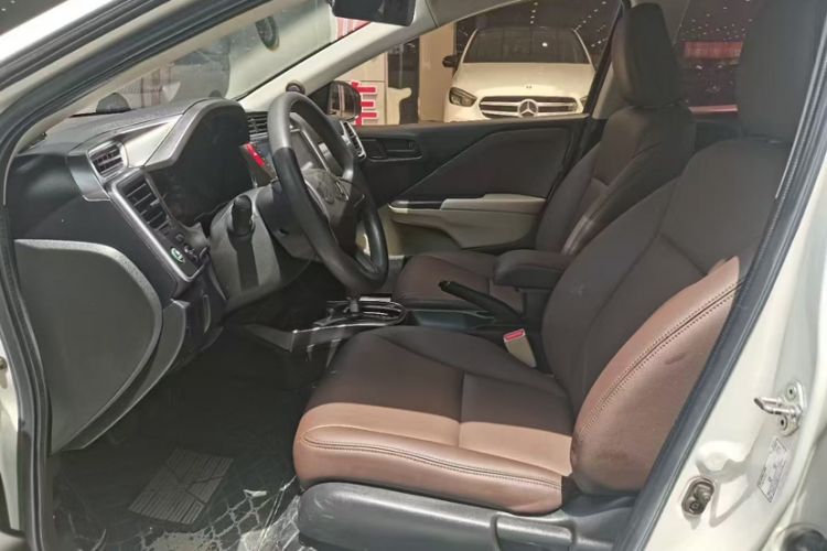 Used Honda Greiz 2016 1.5L CVT Classic Edition Interior 2