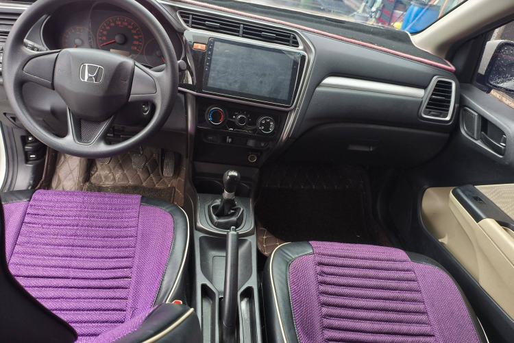 Used Honda Greiz 2016 1.5L Manual Classic Edition Interior 2