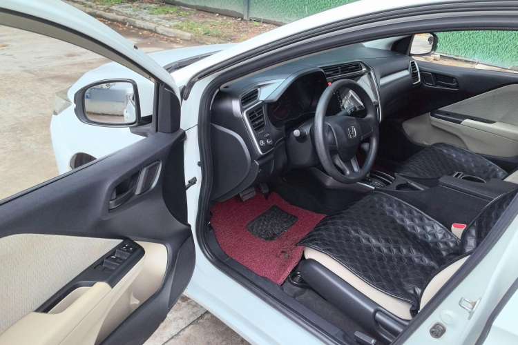 Used Honda Greiz 2016 1.5L CVT Classic Edition Interior 2